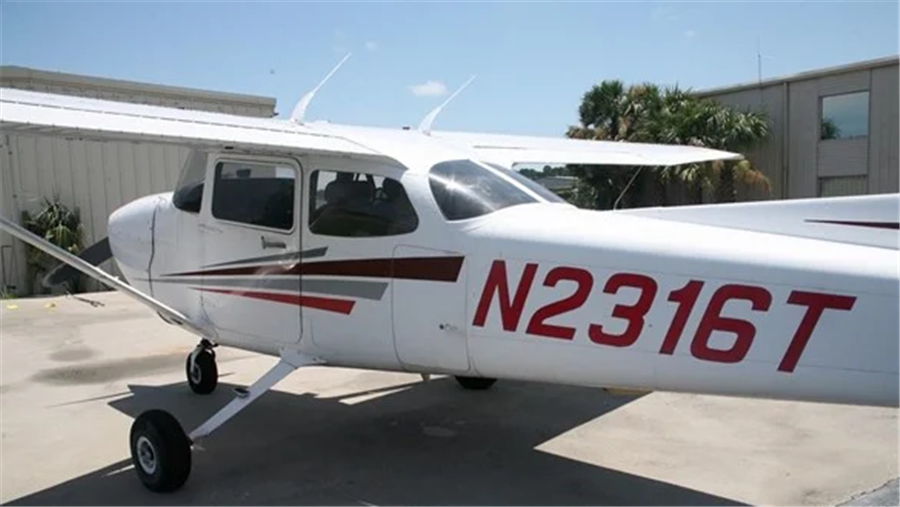 1999 Cessna 172R XP Hawk Aircraft