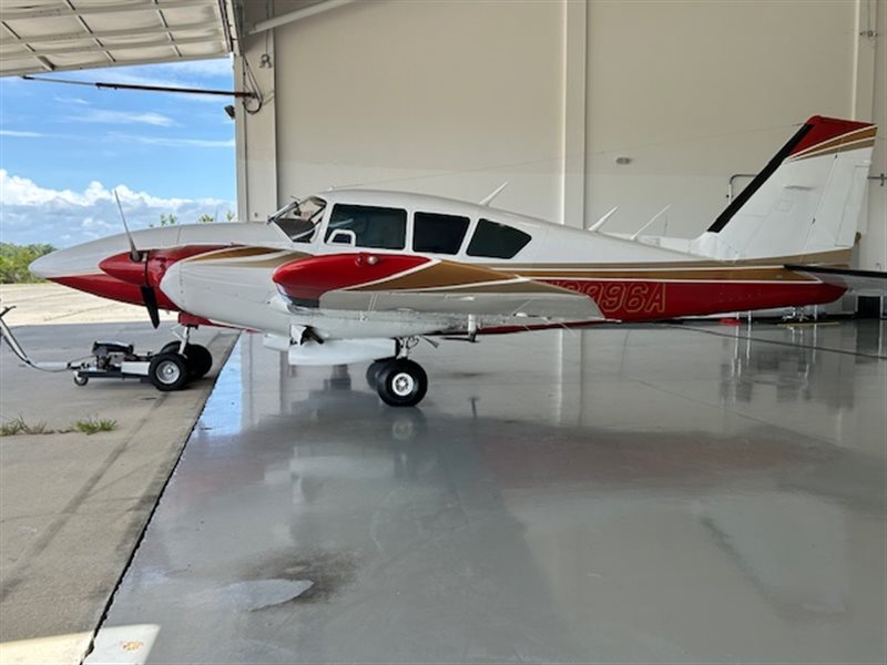 1980 Piper Aztec F PA23-250 Aircraft
